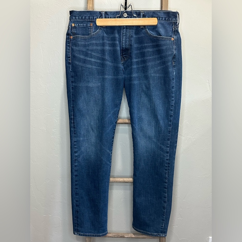 GAP Athletic Medium Wash Jeans 34x30